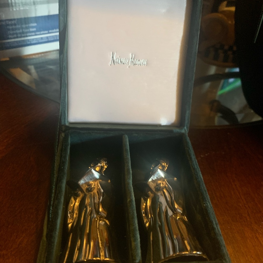 NEIMAN MARCUS Silver Plated Singing Christmas Carolers
Salt & Pepper Shakers
